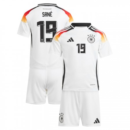 Virallinen pelipaita Saksa Sane 19 Koti Euro 2024 Lyhythihainen - Lasten ( + Lyhyet housut ) Virallinen pelipaita Saksa Sane 19 Koti Euro 2024 Lyhythihainen - Lasten ( + Lyhyet housut )